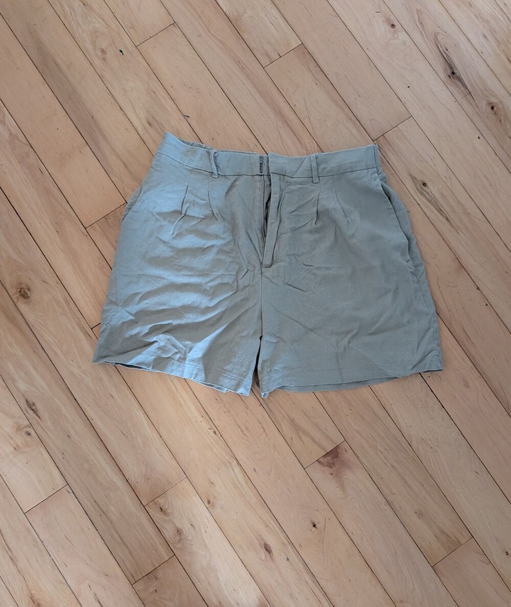 Classic High-Waist Women's Shorts in Beige